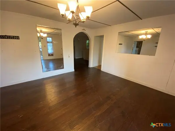 1473 Fm 530, Hallettsville, TX 77964