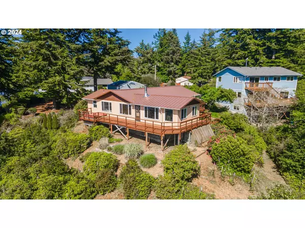 94024 E SHORE DR, North Bend, OR 97459