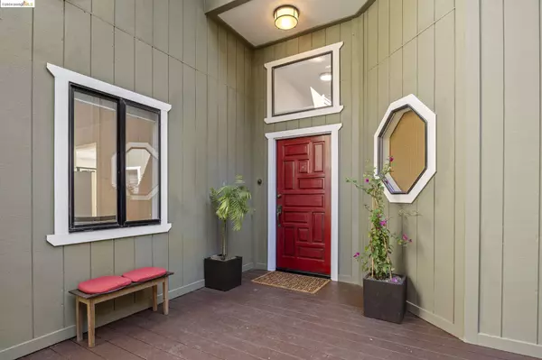 7725 Skyline Blvd, Oakland, CA 94611