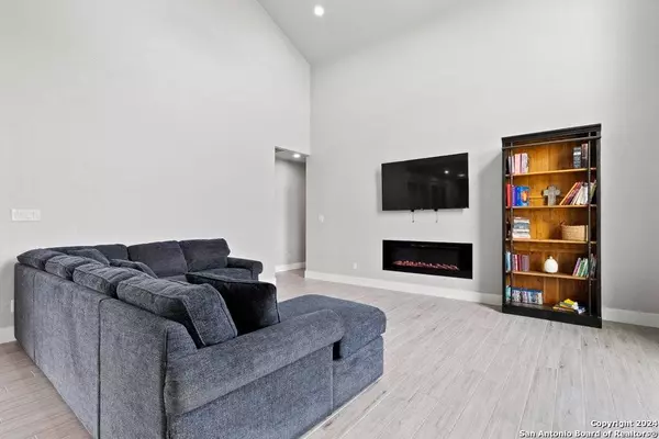 2210 ROCKY RIDGE LOOP, Canyon Lake, TX 78133-2070