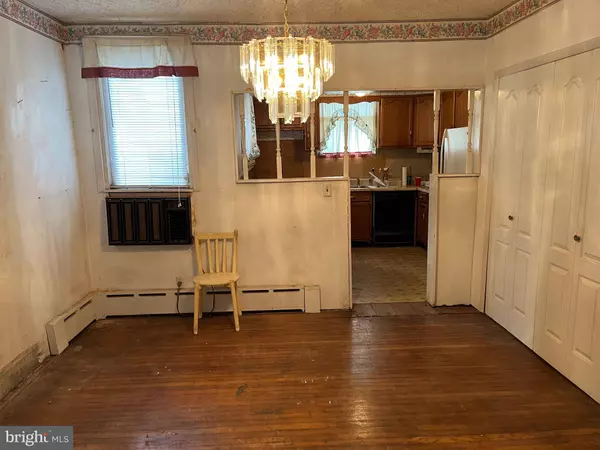 989 CARVER ST, Philadelphia, PA 19124