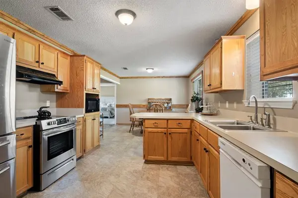 711 County Road 2360, Mount Pleasant, TX 75455