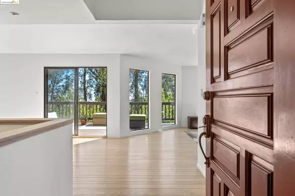 7725 Skyline Blvd, Oakland, CA 94611