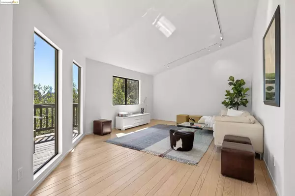 7725 Skyline Blvd, Oakland, CA 94611