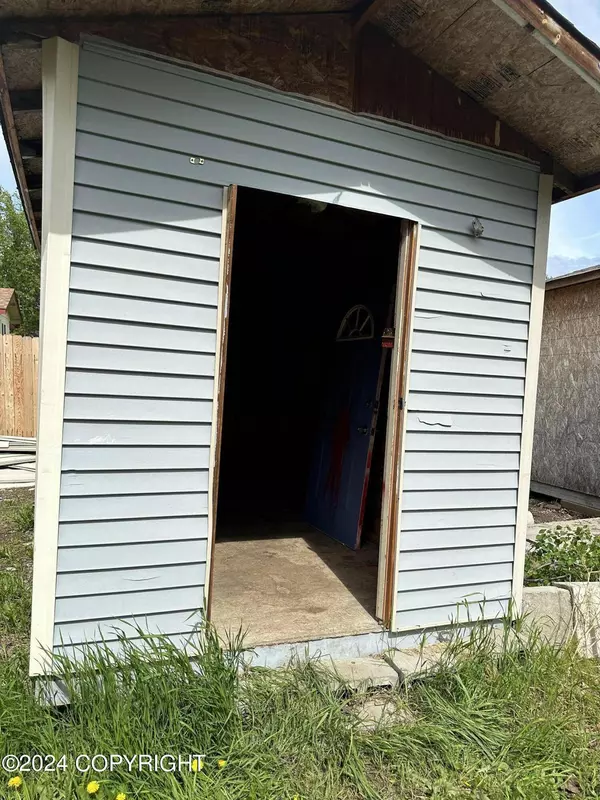 1564 N Pioneer Peak DR, Wasilla, AK 99654