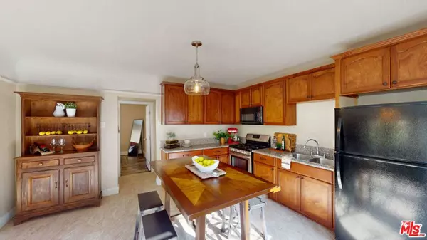 440 E 31st ST, Los Angeles, CA 90011