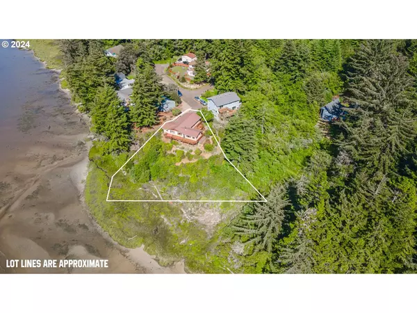 94024 E SHORE DR, North Bend, OR 97459