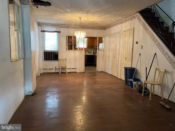 989 CARVER ST, Philadelphia, PA 19124