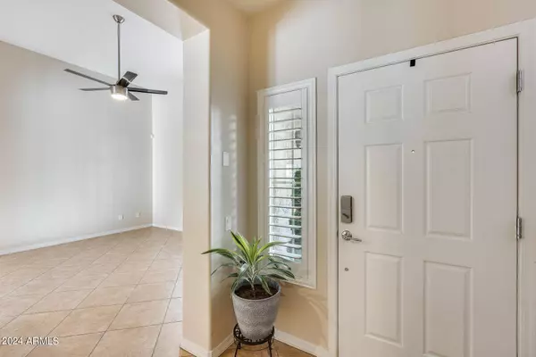 5332 W MOLLY Lane, Phoenix, AZ 85083