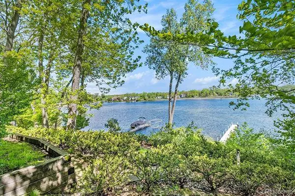 4445 ROLLING PINE Drive, West Bloomfield, MI 48323