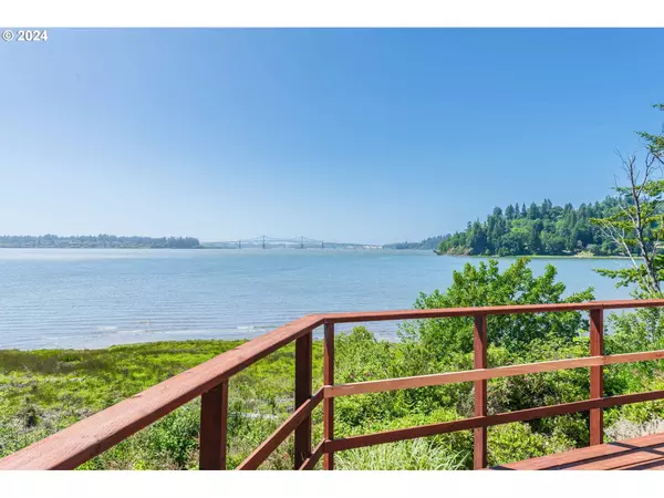 94024 E SHORE DR, North Bend, OR 97459