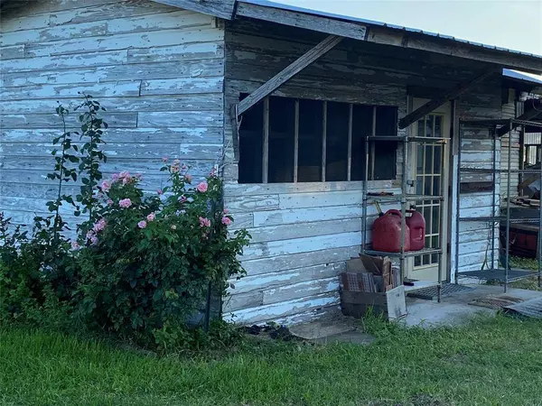 1473 Fm 530, Hallettsville, TX 77964