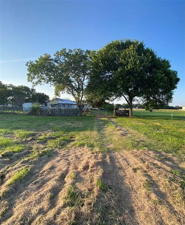 1473 Fm 530, Hallettsville, TX 77964