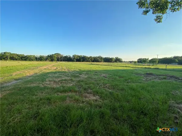 1473 Fm 530, Hallettsville, TX 77964