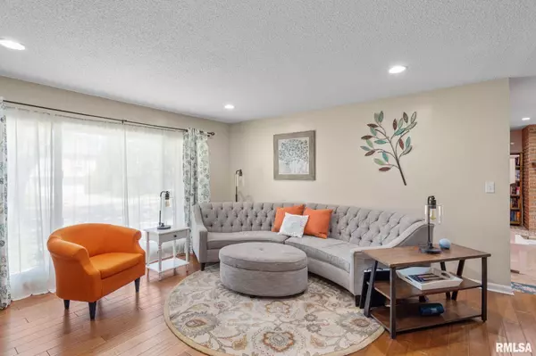 5741 Oak Brook RD, Davenport, IA 52806