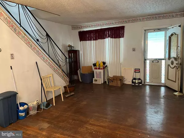 989 CARVER ST, Philadelphia, PA 19124