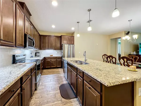 4002 NIGHT HERON DR, Sanford, FL 32773