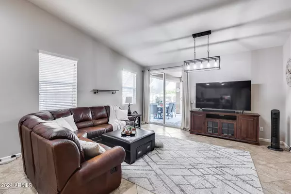 7240 E OLLA Avenue, Mesa, AZ 85212