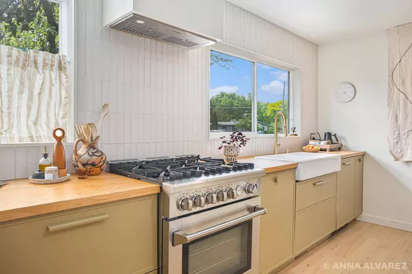 3708 Keeweenaw NE Drive, Grand Rapids, MI 49525