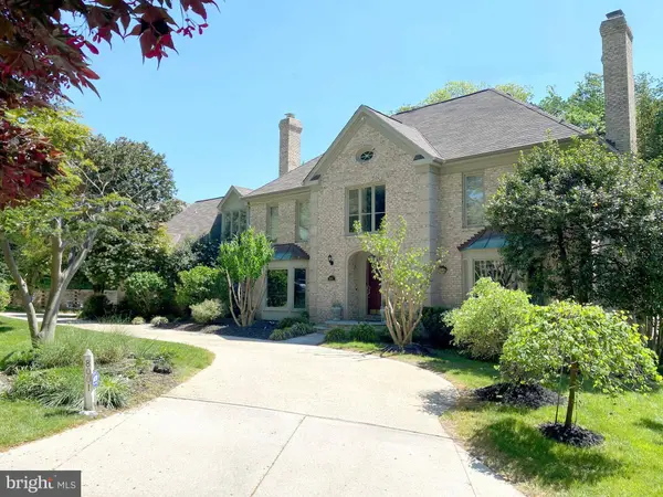 8001 GLENGALEN LN, Chevy Chase, MD 20815