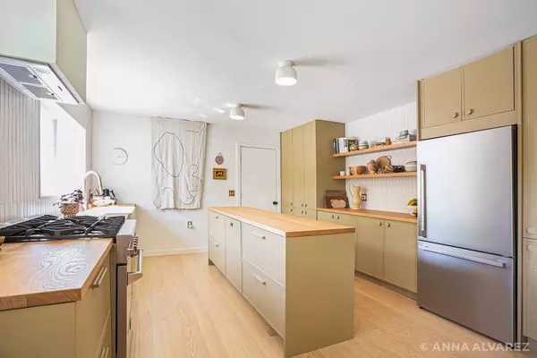 3708 Keeweenaw NE Drive, Grand Rapids, MI 49525