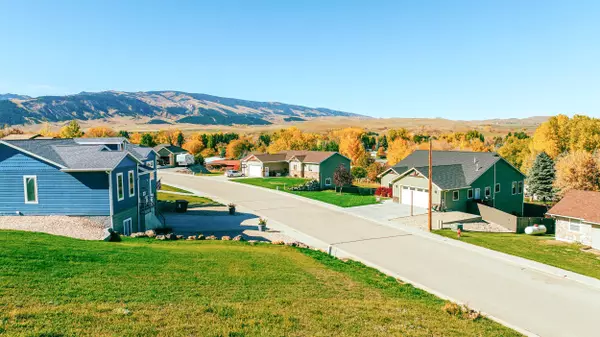 18 Black Mountain DR, Dayton, WY 82836