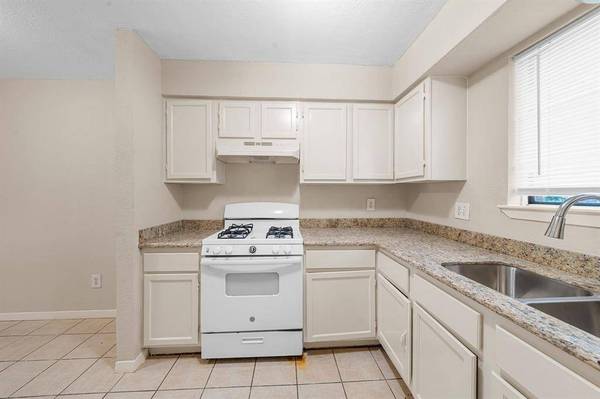 4511 Oak Shadows DR, Houston, TX 77091