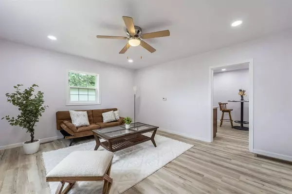 2805 Columbus St, Columbus City Name, IA 52737