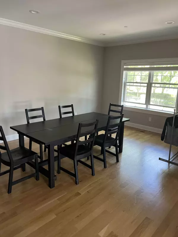 102 Webster Ave, Harrison, NY 10528-2950