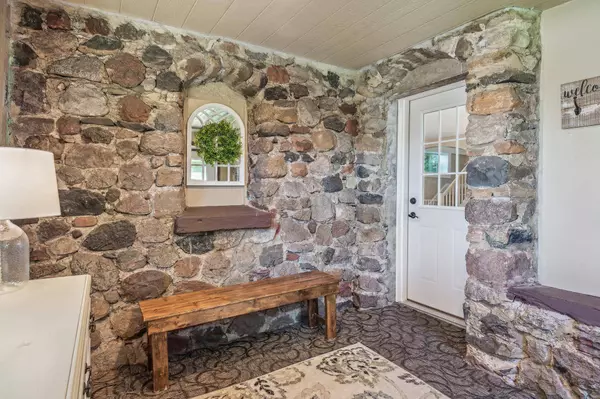 432 Point Douglas RD S, Saint Paul, MN 55119