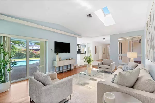 6201 SW 6th St, Plantation, FL 33317