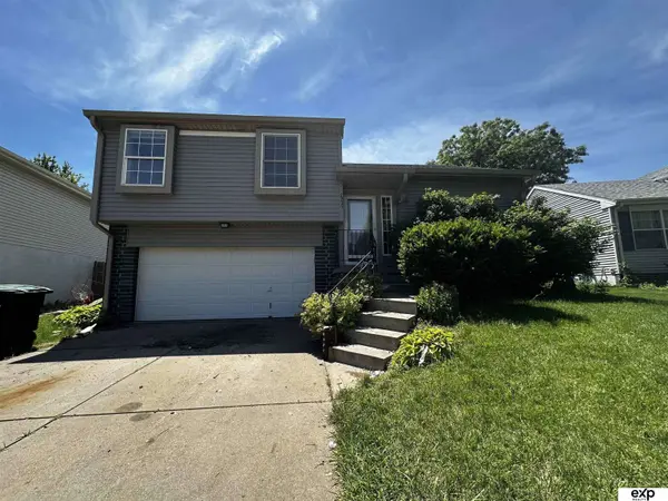 7935 vernon Avenue, Omaha, NE 68134