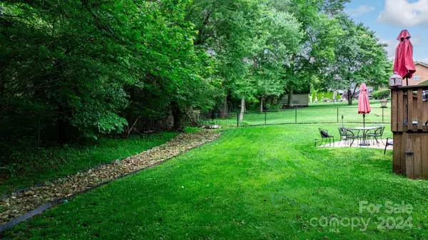 880 37th AVE NE, Hickory, NC 28601