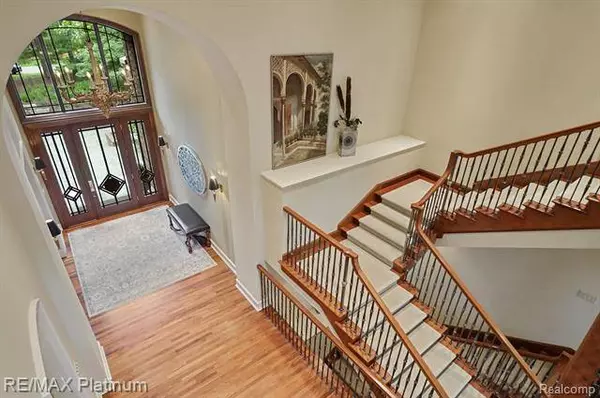 5502 Arbor Bay Drive, Brighton, MI 48116