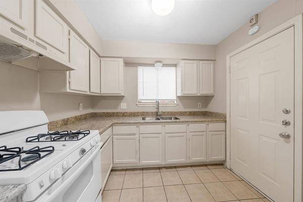 4511 Oak Shadows DR, Houston, TX 77091