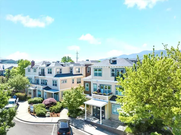 622 Fair Oaks Ct, Ashland, OR 97520