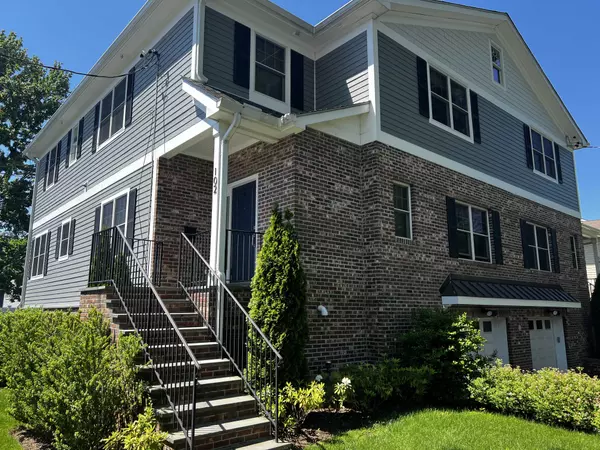 102 Webster Ave, Harrison, NY 10528-2950