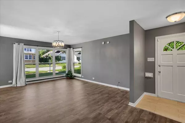 295 E 148th PL, Harvey, IL 60426