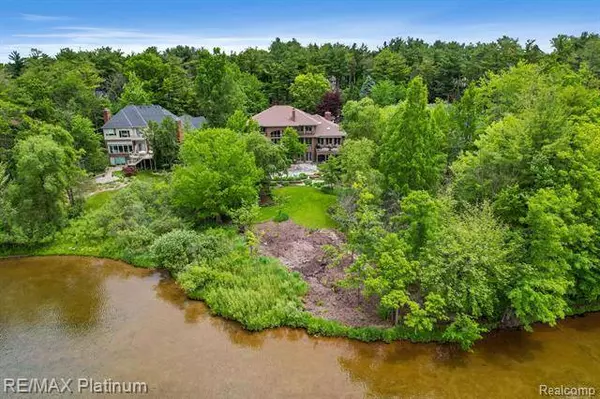 5502 Arbor Bay Drive, Brighton, MI 48116