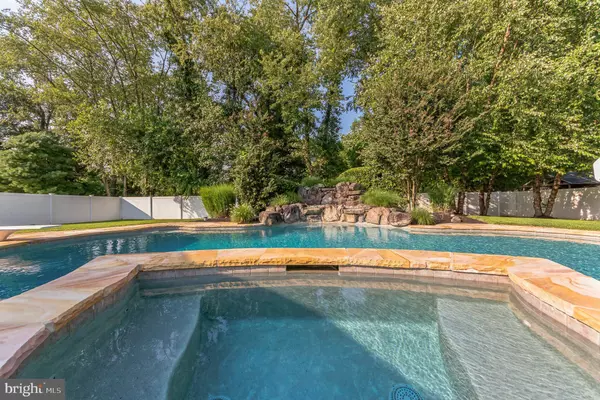 39 CASTLETON LA, Moorestown, NJ 08057