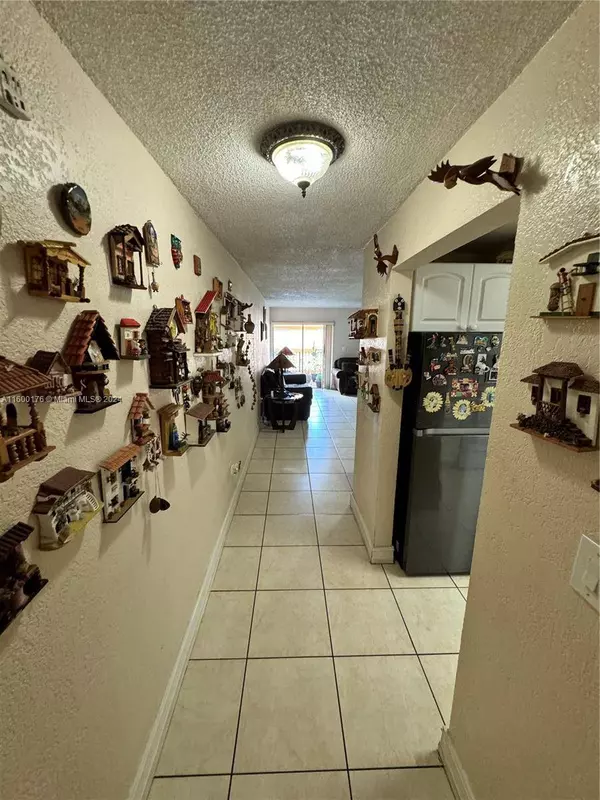 1950 W 56th St #2212D, Hialeah, FL 33012