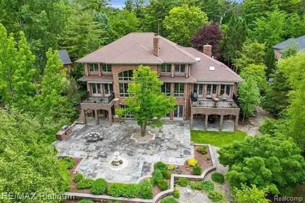 5502 Arbor Bay Drive, Brighton, MI 48116