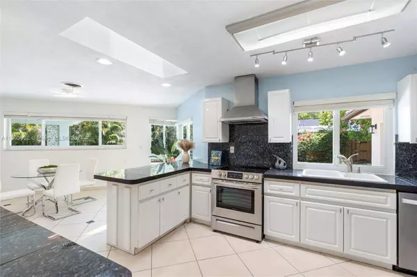 6201 SW 6th St, Plantation, FL 33317