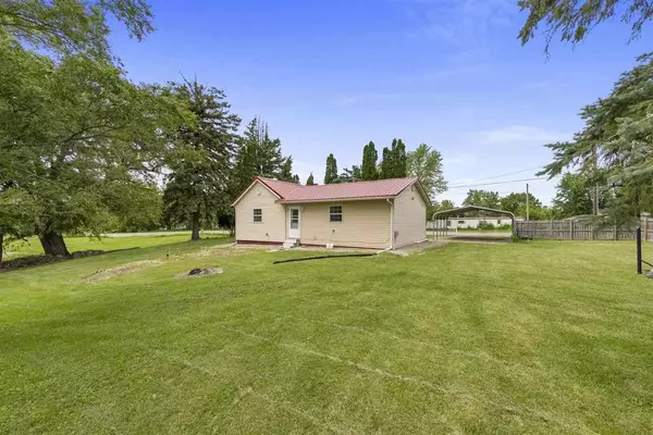 2805 Columbus St, Columbus City Name, IA 52737