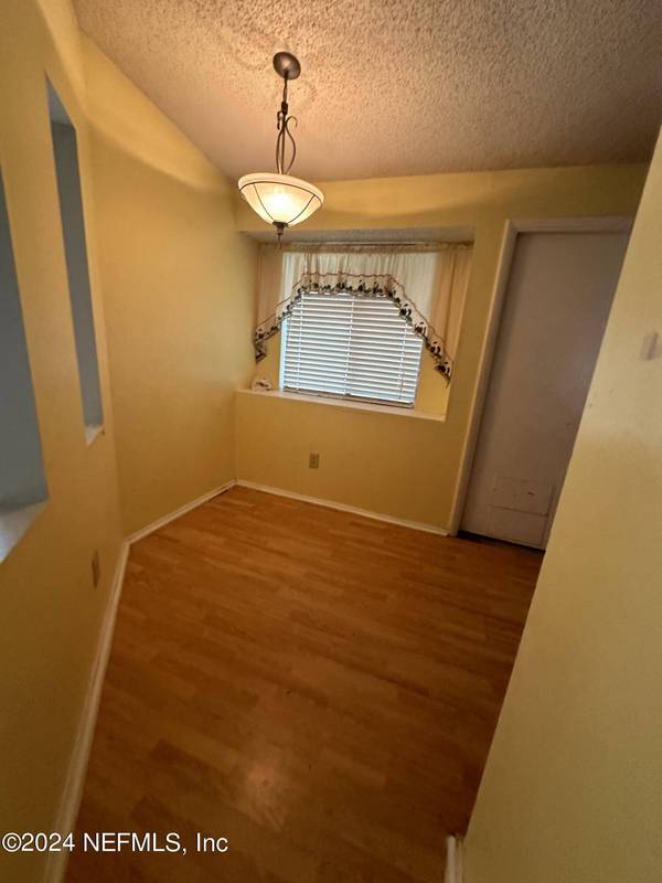 8355 KNOTTS LANDING DR E, Jacksonville, FL 32244