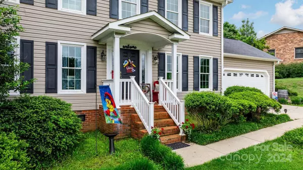 880 37th AVE NE, Hickory, NC 28601