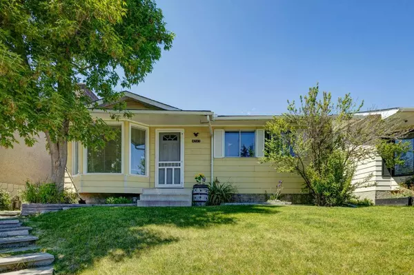 4243 Doverview DR SE, Calgary, AB T2B 1Z4