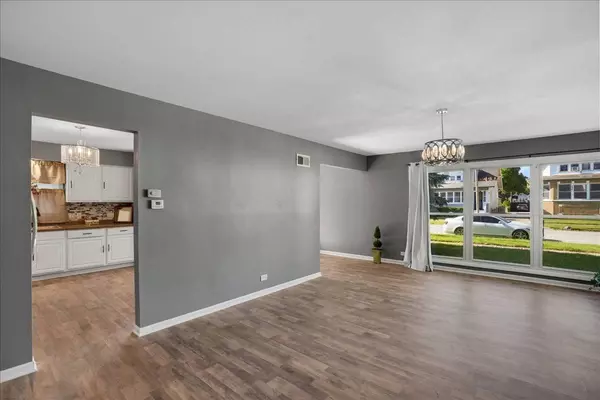 295 E 148th PL, Harvey, IL 60426