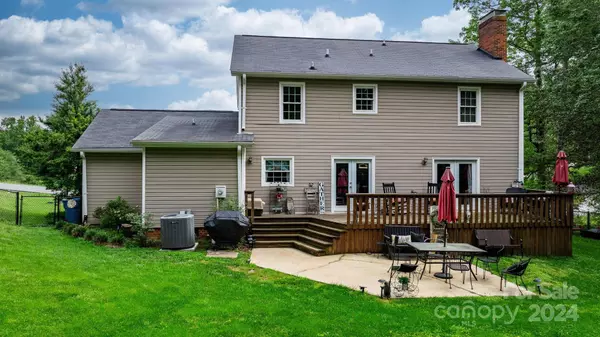 880 37th AVE NE, Hickory, NC 28601