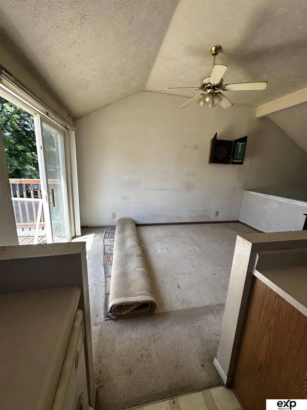 7935 vernon Avenue, Omaha, NE 68134